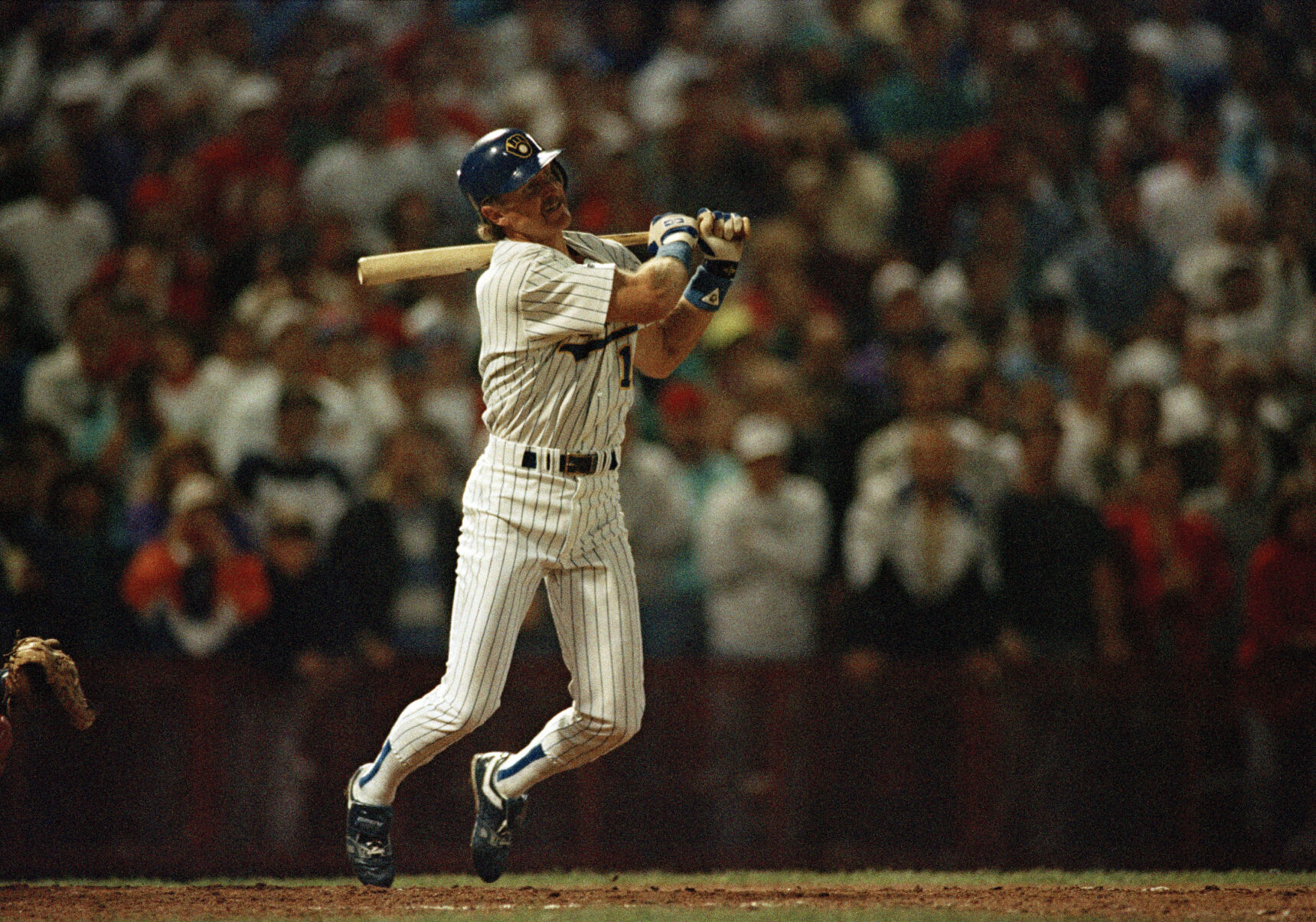 1992: Robin Yount becomes 17th player to reach 3,000 hits